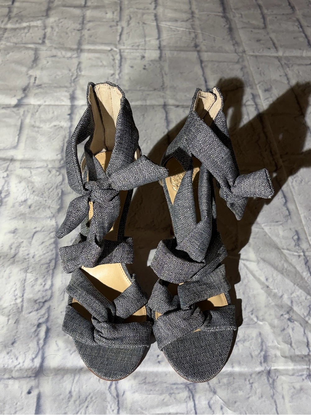 Vince Camuto Gray Bow Strappy Heeled Sandals Size 7.5